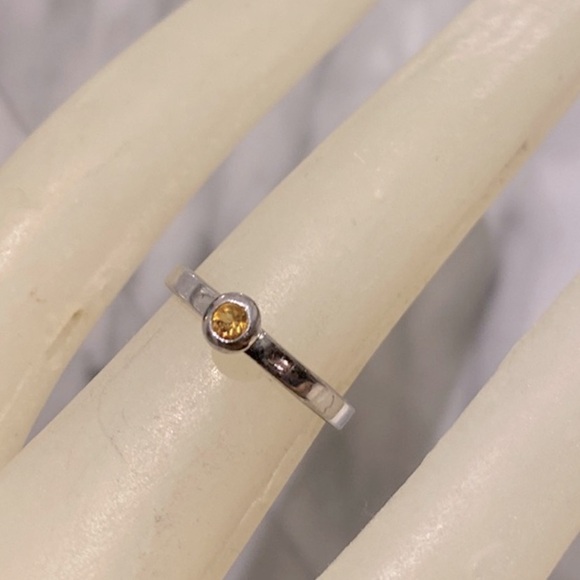 Natural small citrine in rhodium plated 9 25 silver ring size 6 - Picture 3 of 7